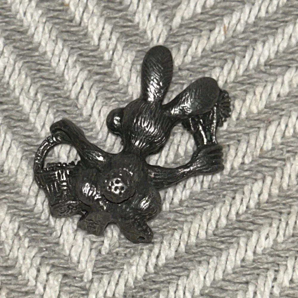 Image Pewter Bunny Rabbit Flower Basket Wildlife Diorama Miniature Art Figure H3